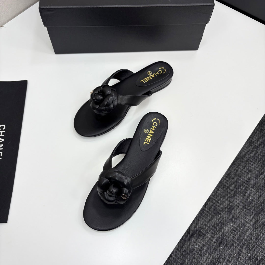 CHANEL 25 Thong Sandal Sheepskin 270792