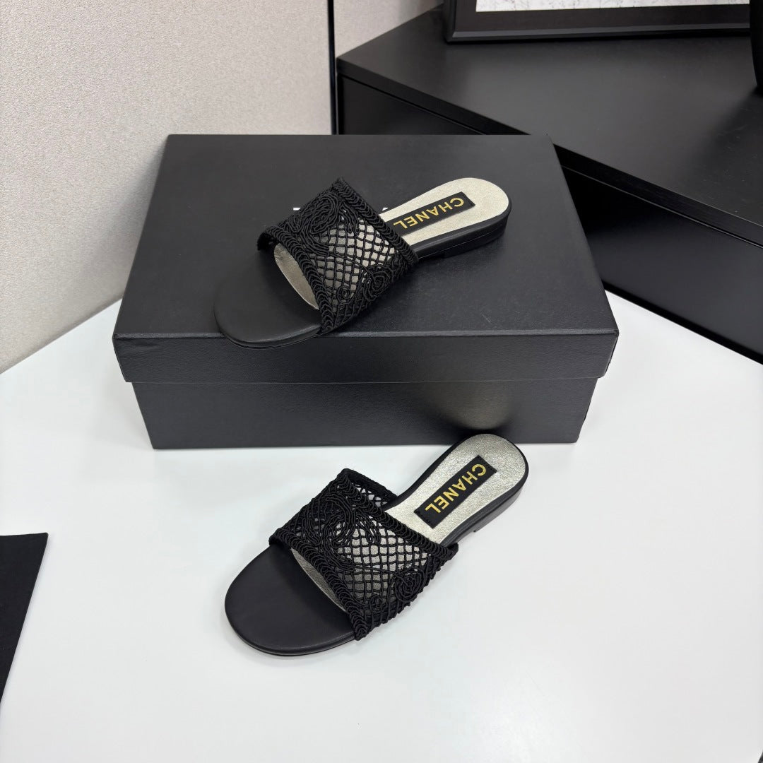 CHANEL 25 Slippers Satin and Sheepskin 270798