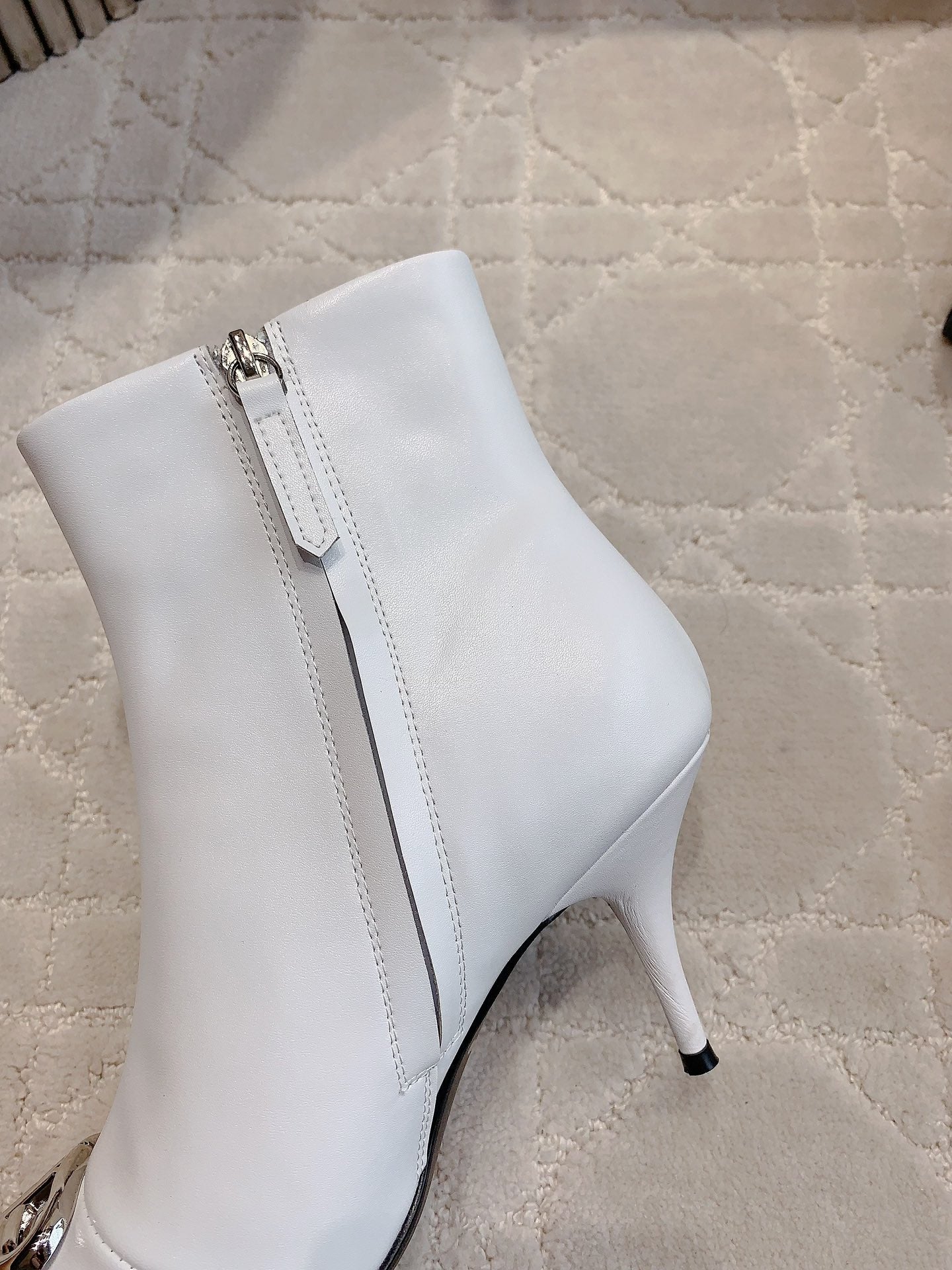 Balanciaga POINTED-TOE HIGH HEEL BOOTS IN WHITE SMOOTH LAMBSKIN