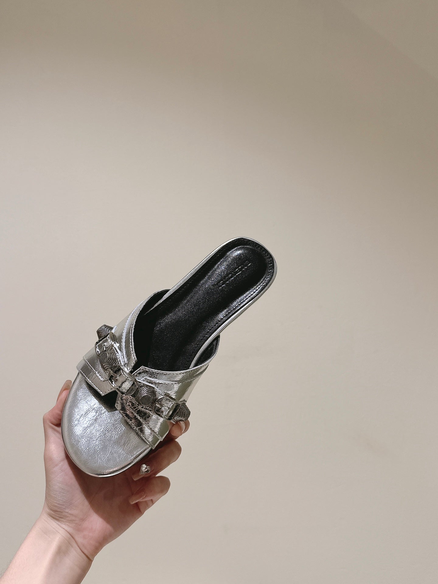 Balanciaga CAGOLE FLAT SANDALS IN SILVER WAX-OIL SHEEPSKIN