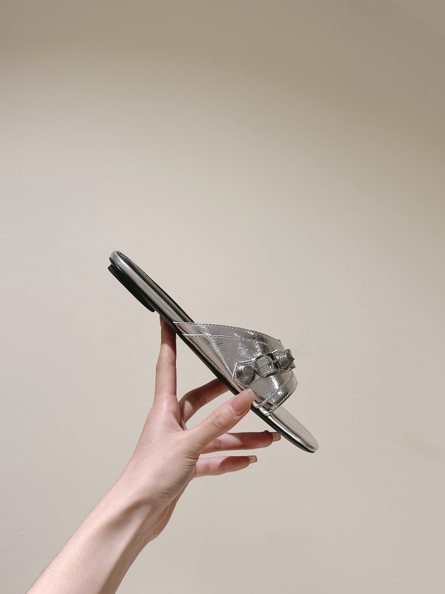 Balanciaga CAGOLE FLAT SANDALS IN SILVER WAX-OIL SHEEPSKIN