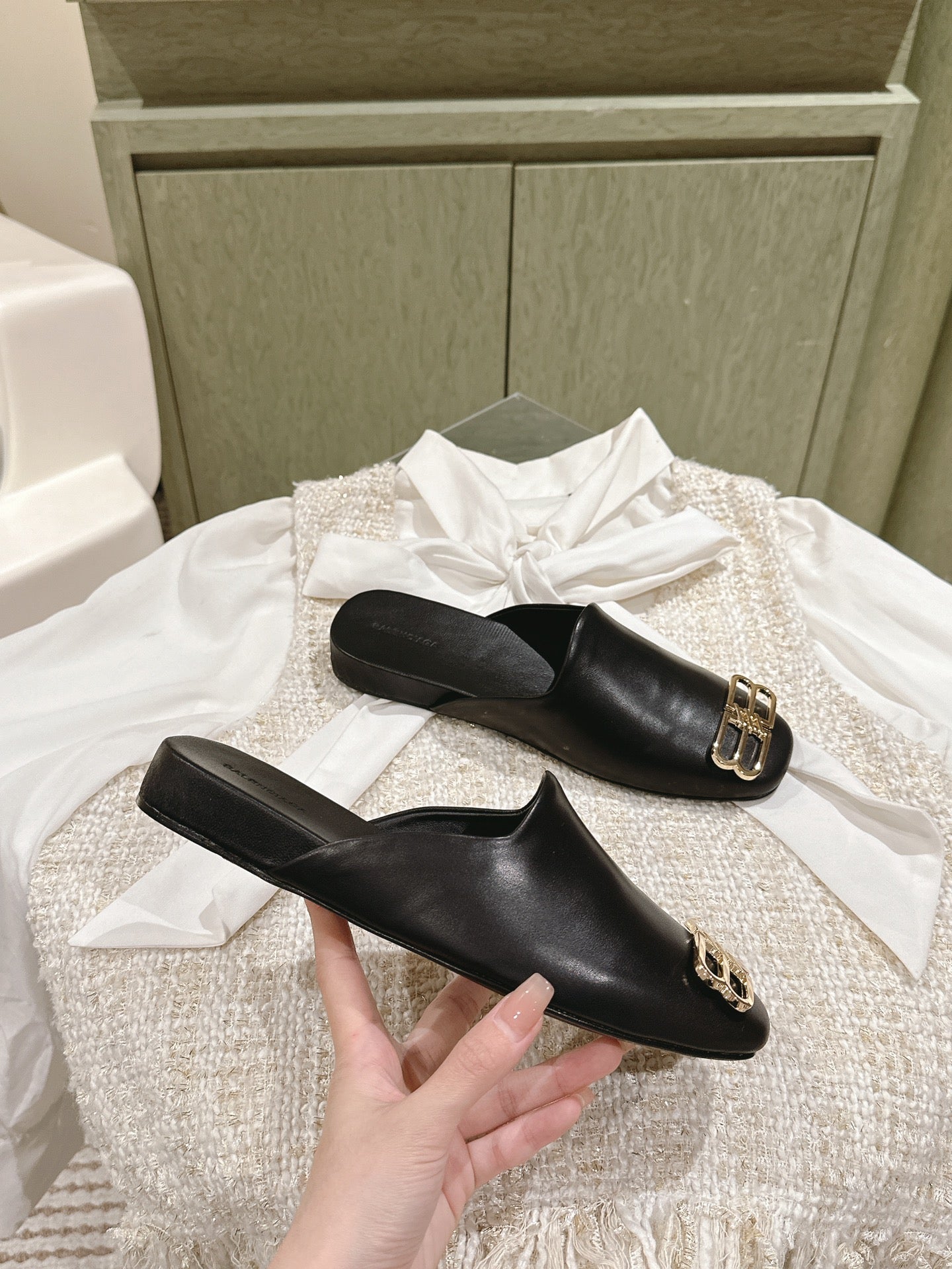 Balanciaga BLACK SHINY LAMBSKIN SQUARE TOE FLAT MULES GOLD BUCKLE
