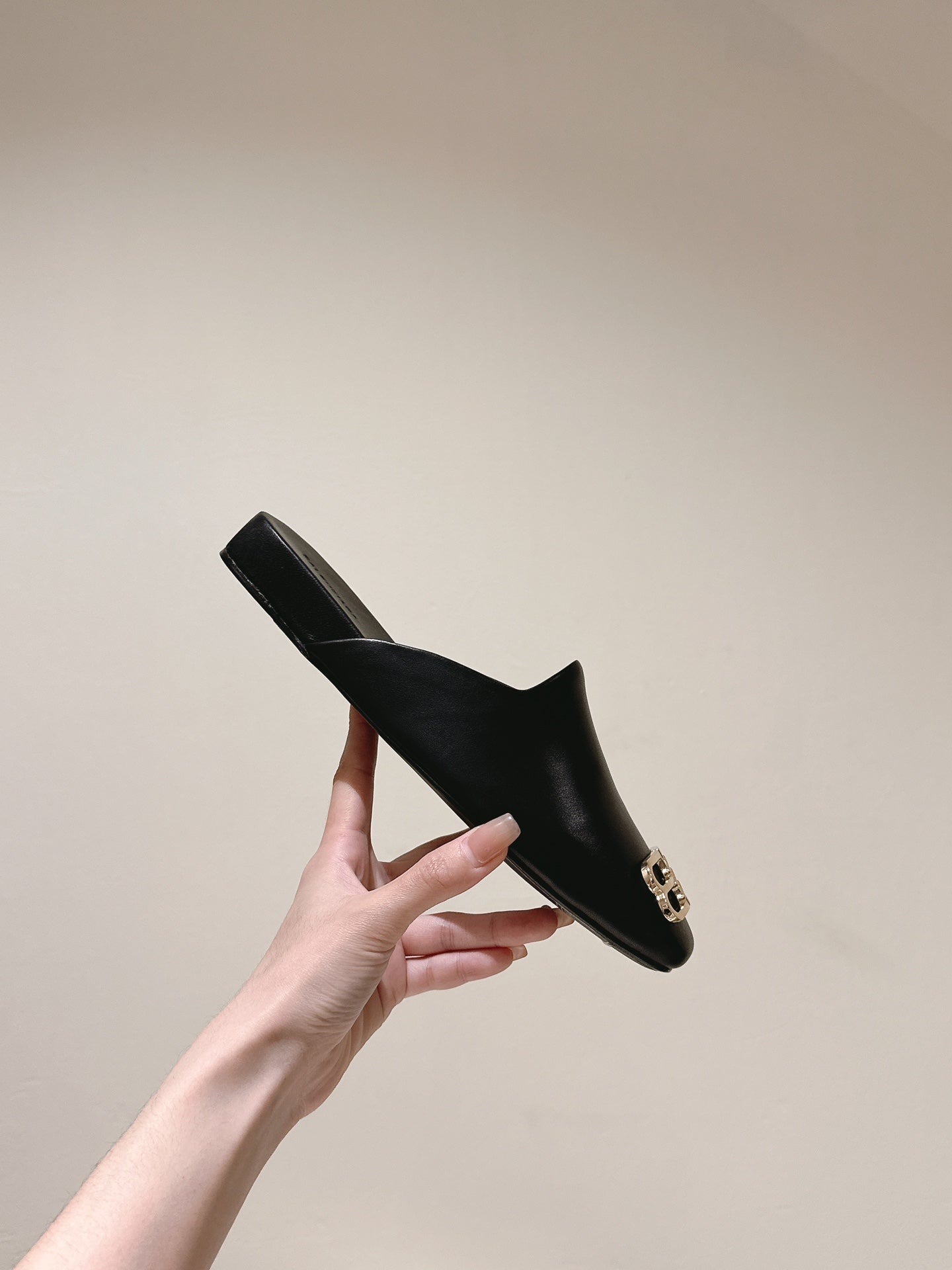 Balanciaga BLACK SHINY LAMBSKIN SQUARE TOE FLAT MULES GOLD BUCKLE