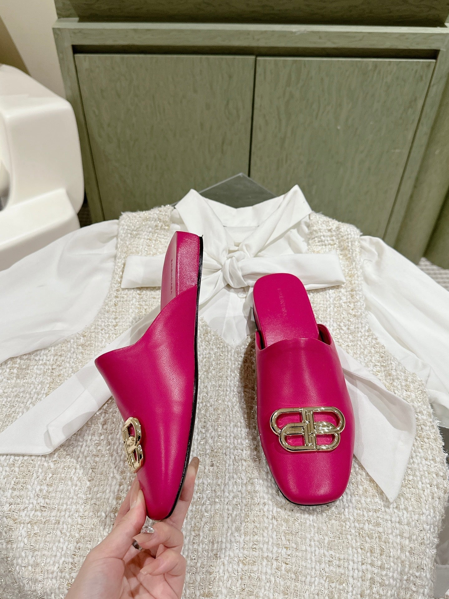 Balanciaga FLAT MULES IN DEEP PINK SMOOTH CALFSKIN GOLD BUCKLE
