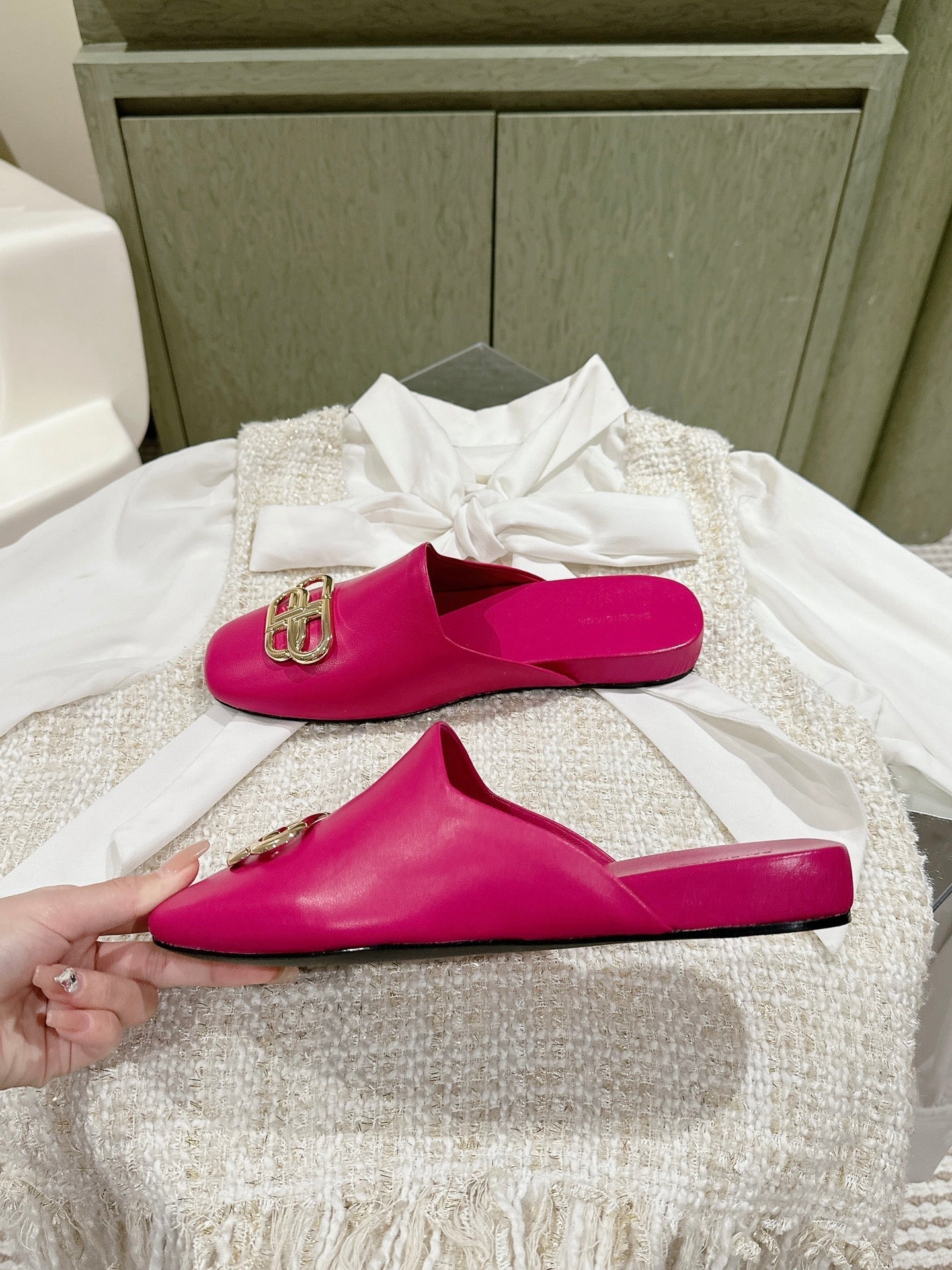 Balanciaga FLAT MULES IN DEEP PINK SMOOTH CALFSKIN GOLD BUCKLE