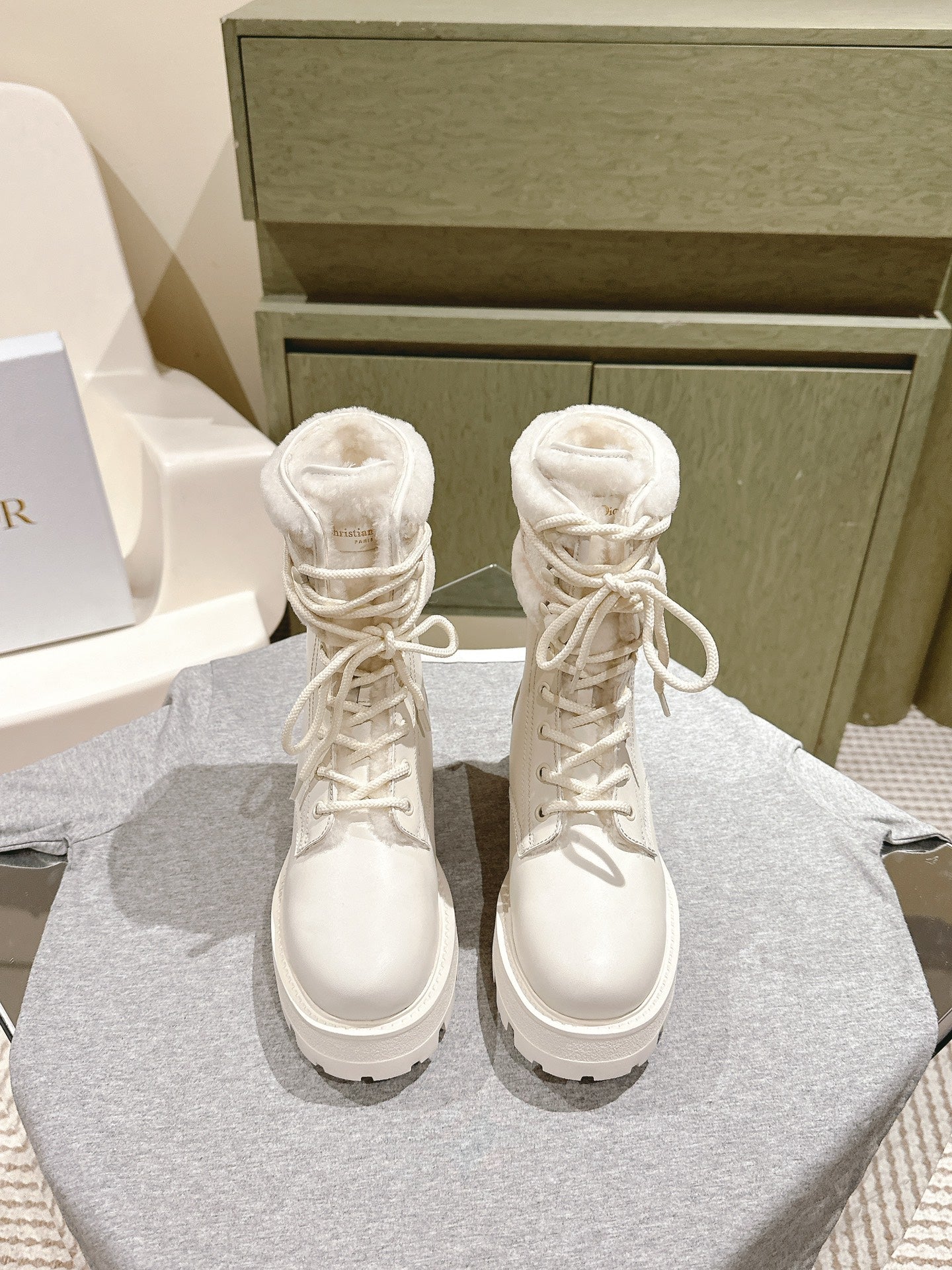 DIOR Ankle Boots In White Calfskin With Wool Fleece Lining 995818