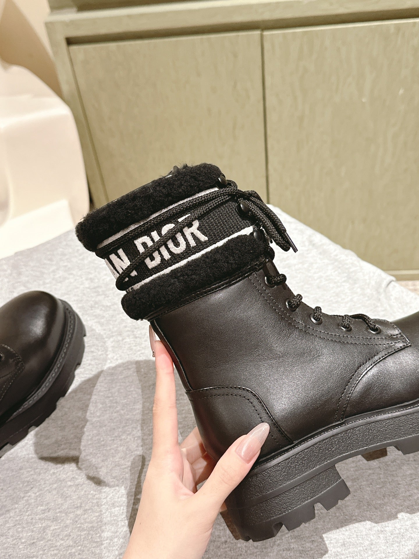 DIOR Ankle Boots In Black Calfskin With Wool Fleece Lining 995819