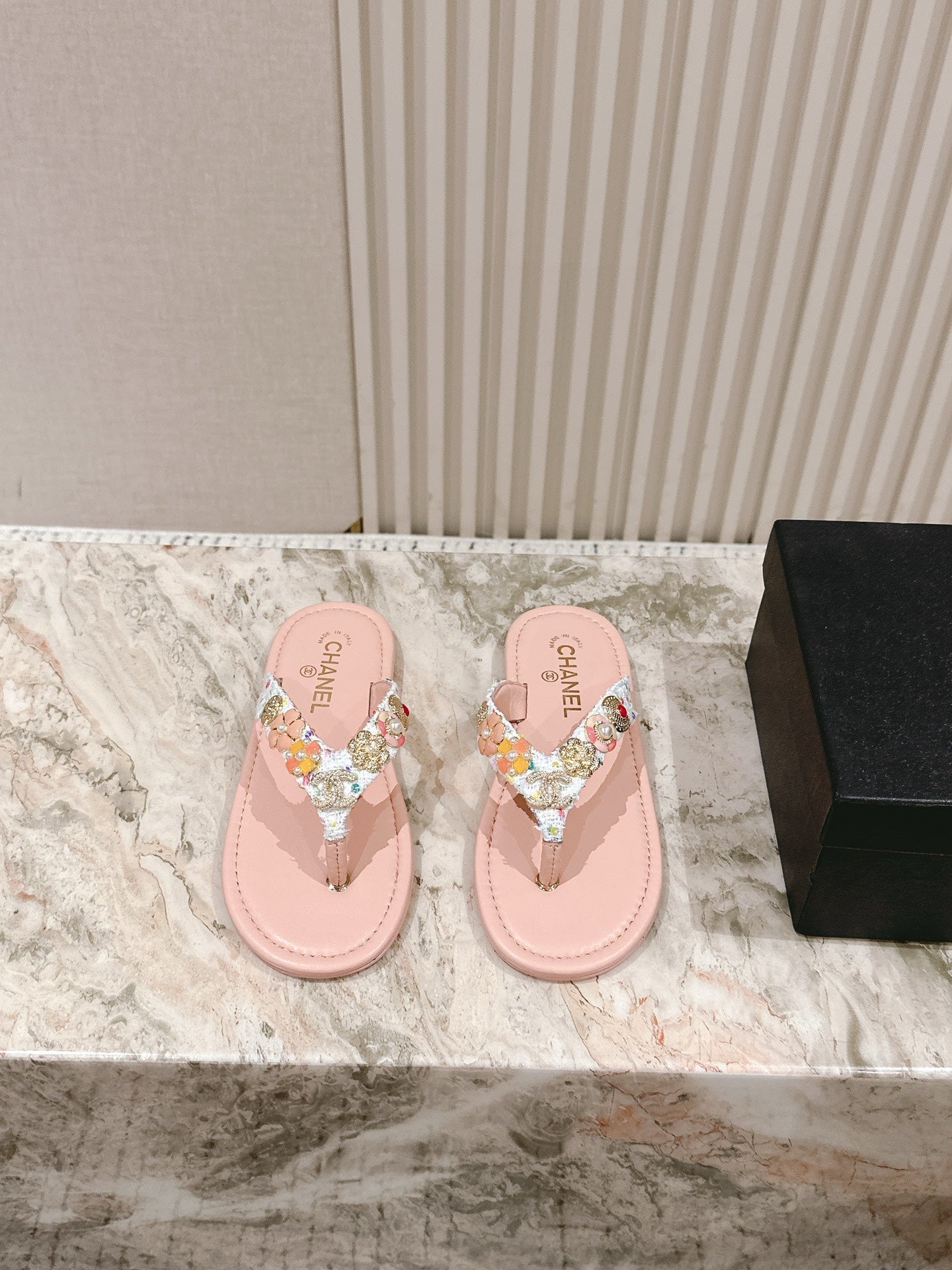CHANEL 25 Thong Sandal sheepskin 267855