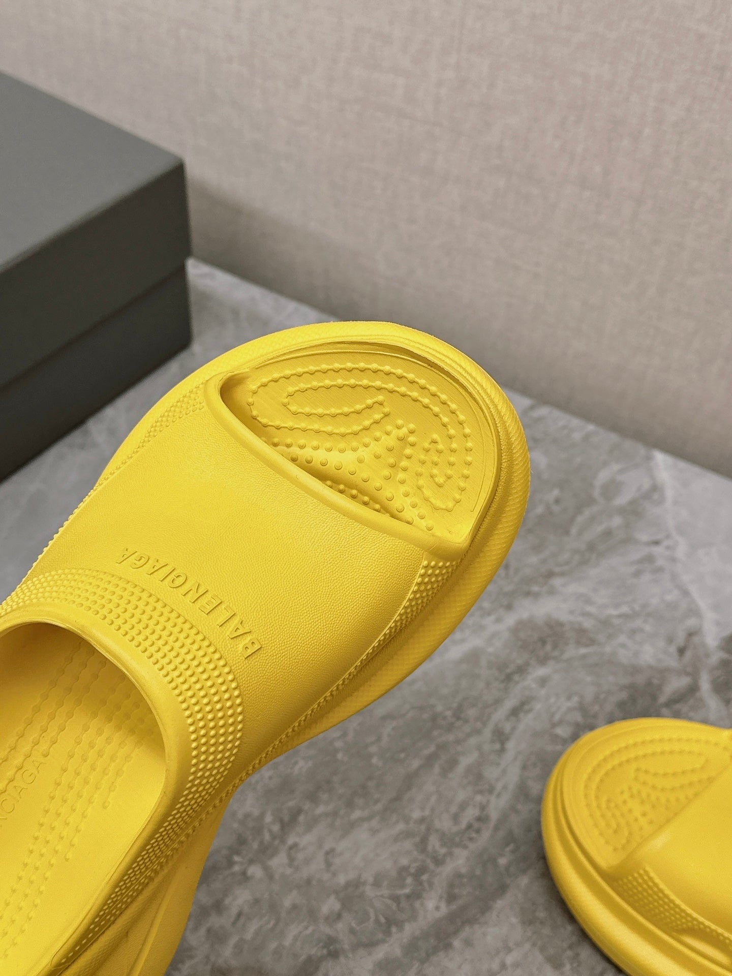 Balanciaga POOL CROCS SLIDE SANDAL IN YELLOW RUBBER