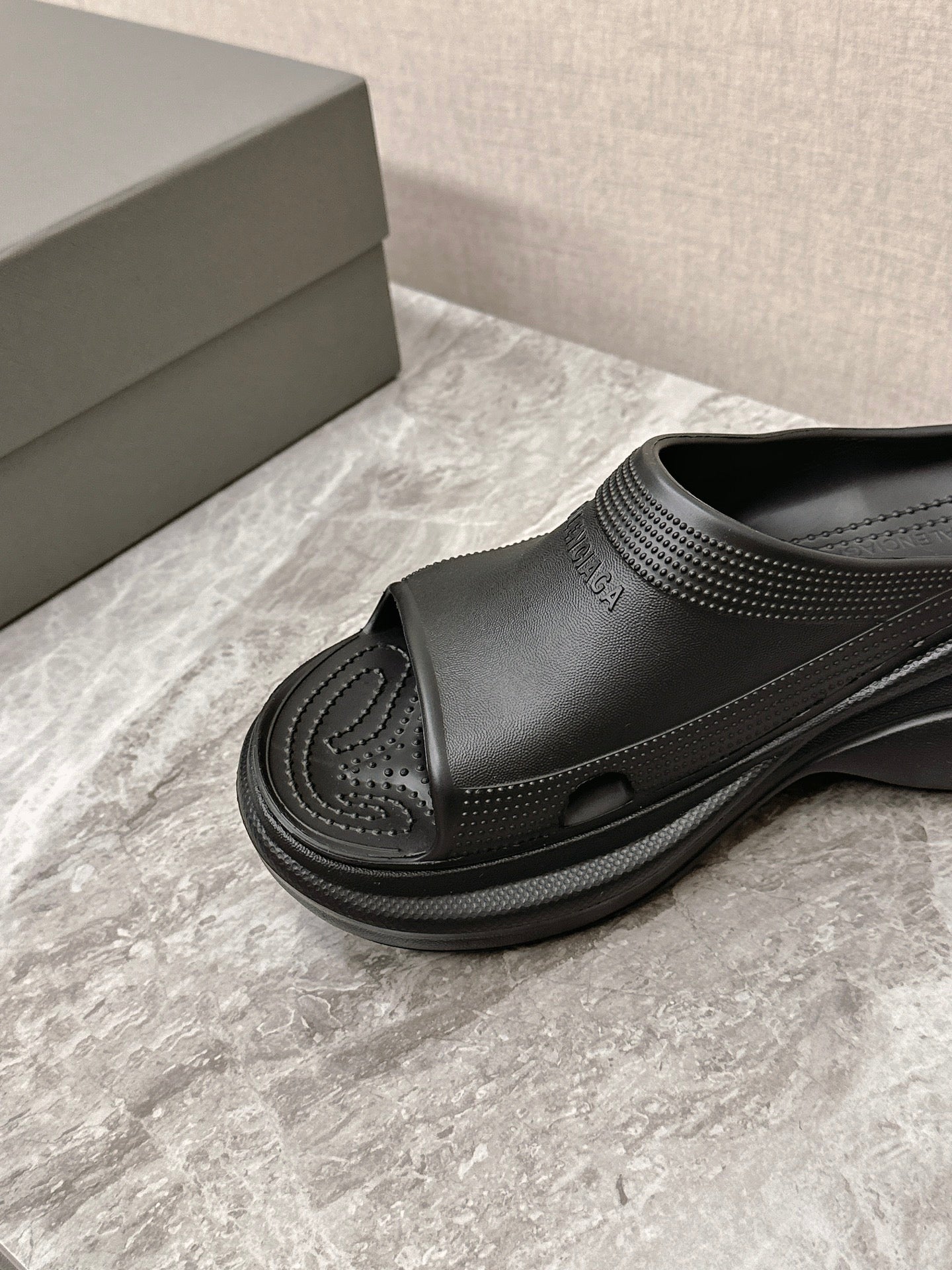 Balanciaga POOL CROCS SLIDE SANDAL IN BLACK RUBBER