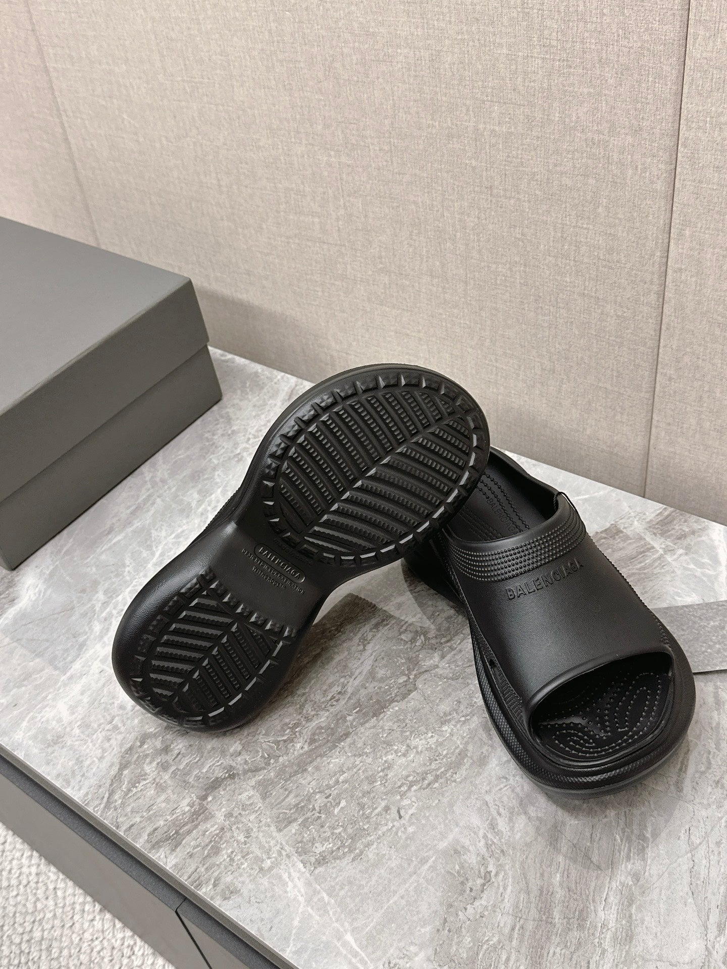 Balanciaga POOL CROCS SLIDE SANDAL IN BLACK RUBBER