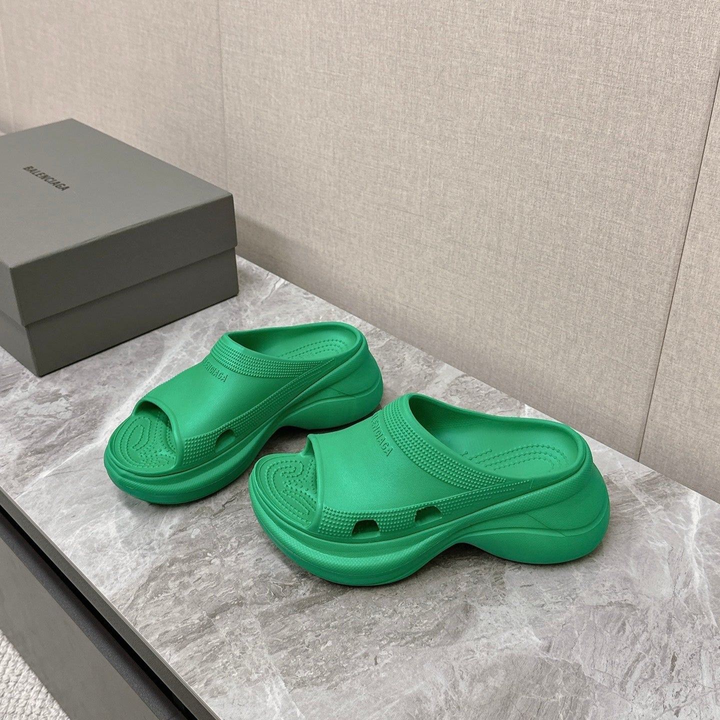 Balanciaga POOL CROCS SLIDE SANDAL IN GREEN RUBBER