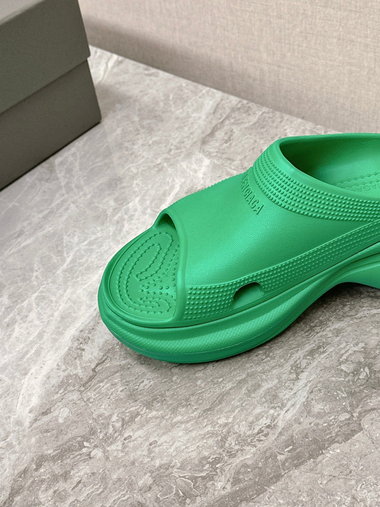 Balanciaga POOL CROCS SLIDE SANDAL IN GREEN RUBBER