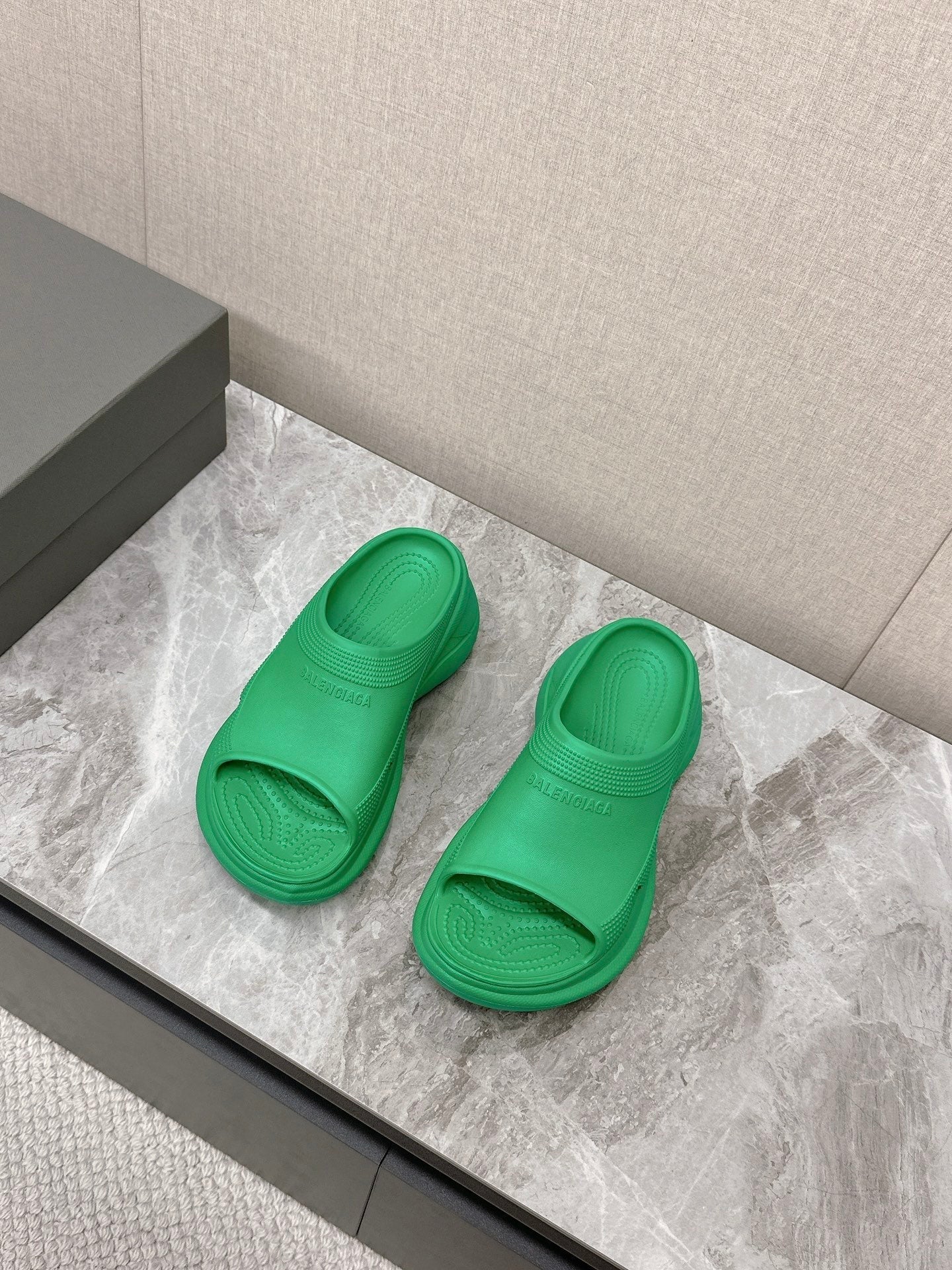 Balanciaga POOL CROCS SLIDE SANDAL IN GREEN RUBBER