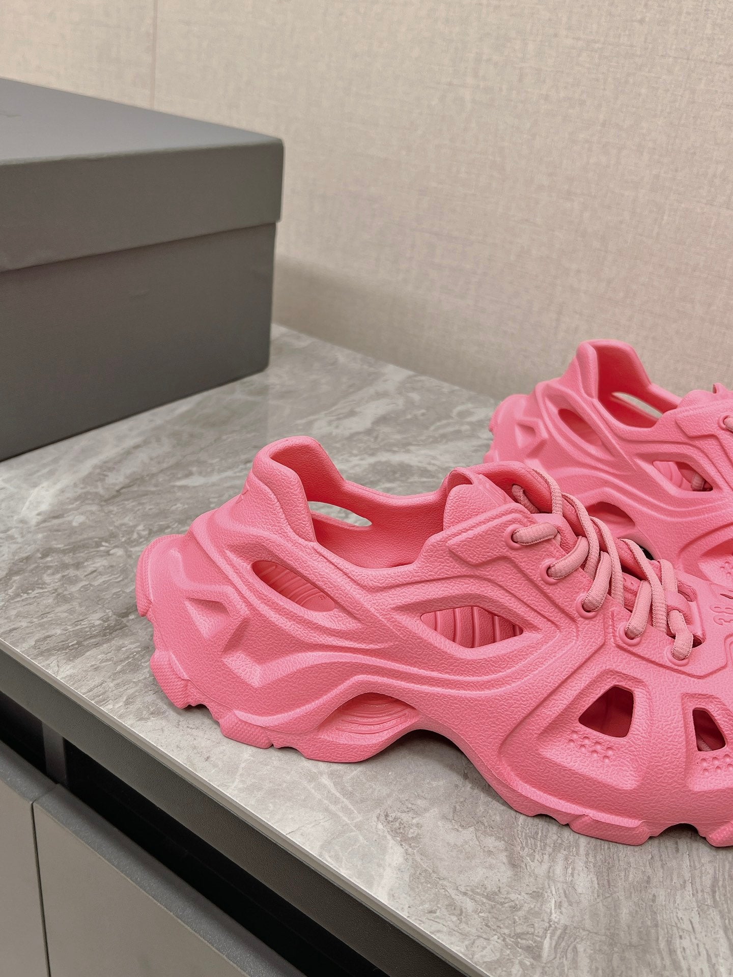 Balanciaga SNEAKERS IN PINK RUBBER