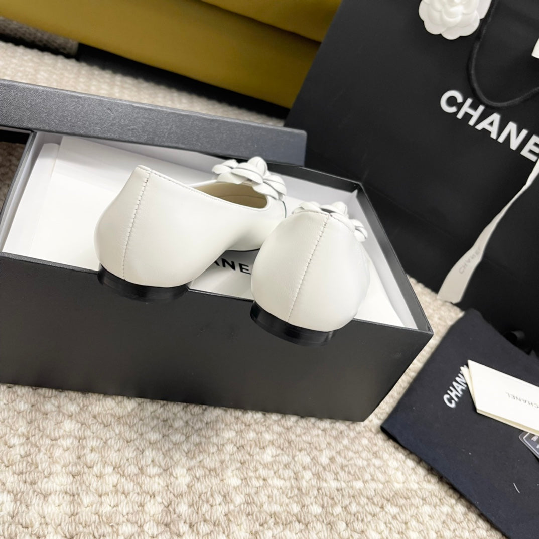 CHANEL ballet flat flower white calfskin black patent calfskin