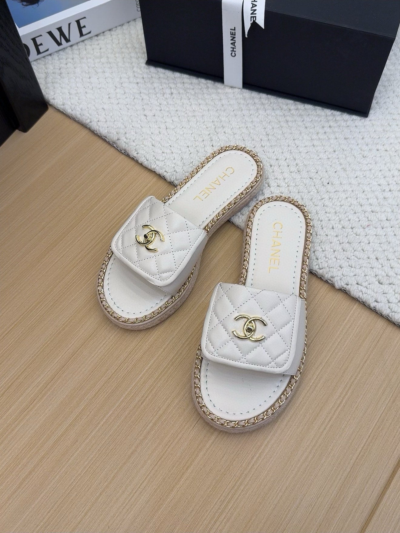CHANEL 25c Mule Quilted