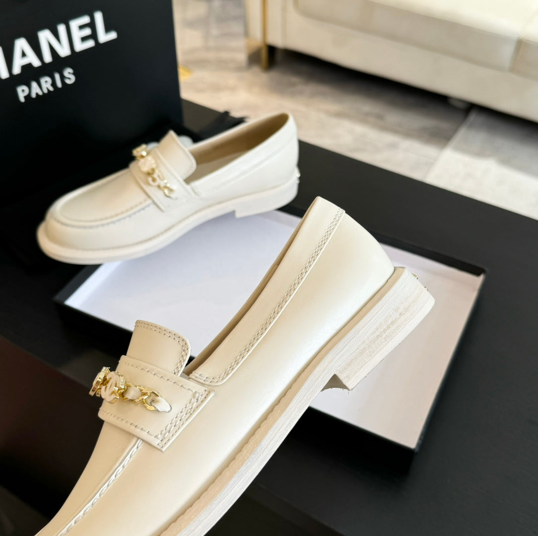 CHANEL 25C Loafer White Leather 212969