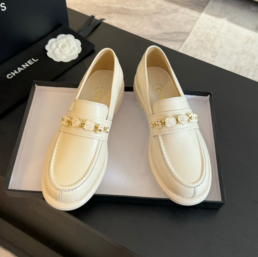 CHANEL 25C Loafer White Leather 212969