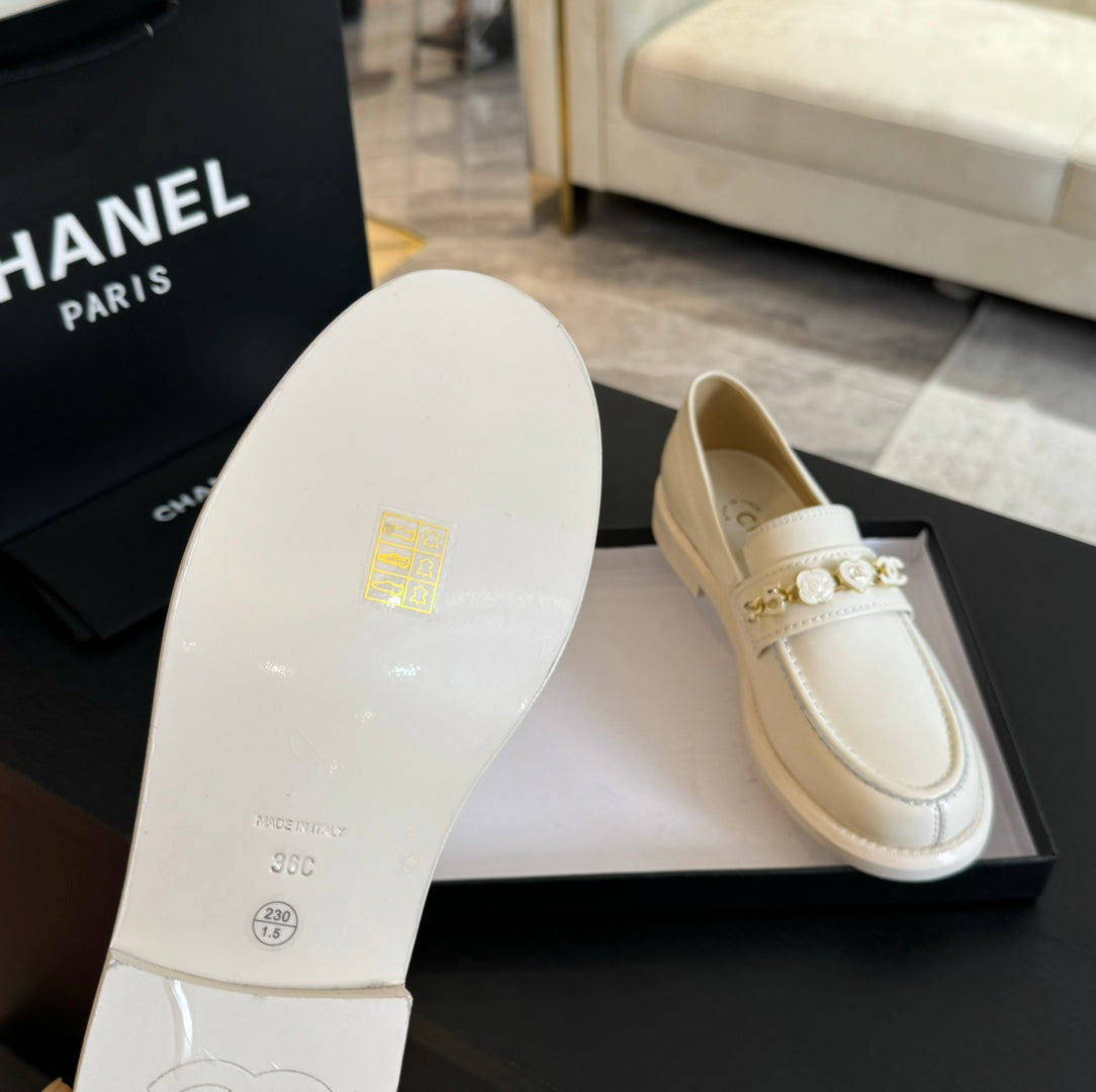 CHANEL 25C Loafer White Leather 212969