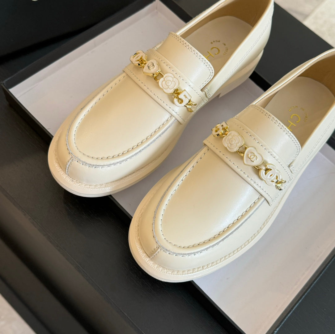 CHANEL 25C Loafer White Leather 212969