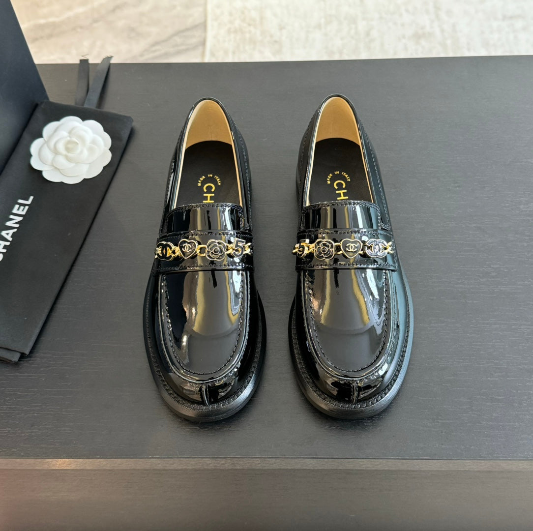 CHANEL 25C Loafer Glossy Black Leather 212970