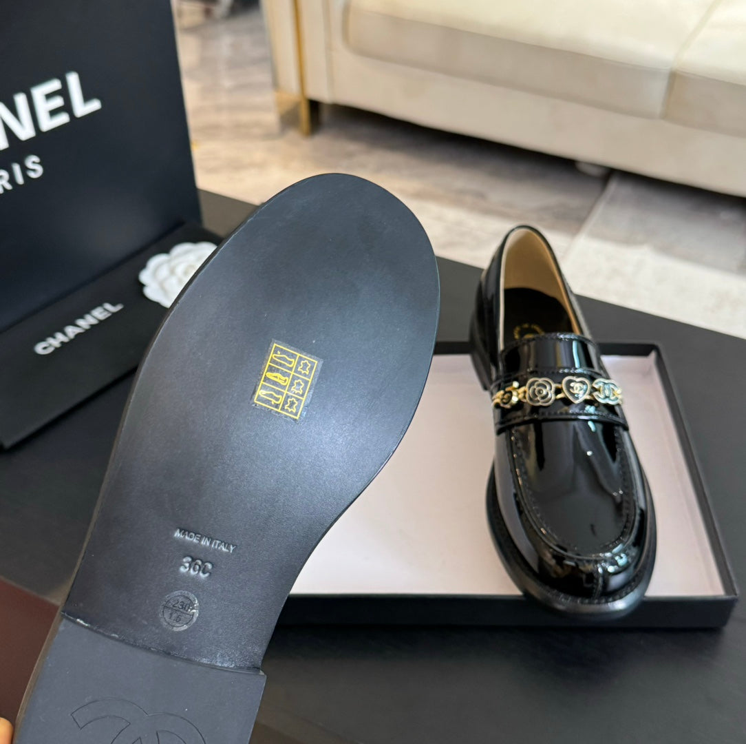 CHANEL 25C Loafer Glossy Black Leather 212970