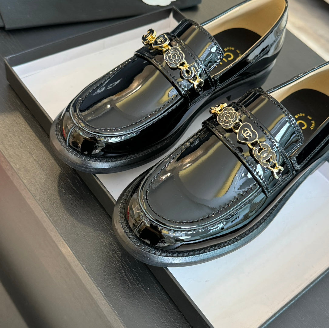 CHANEL 25C Loafer Glossy Black Leather 212970
