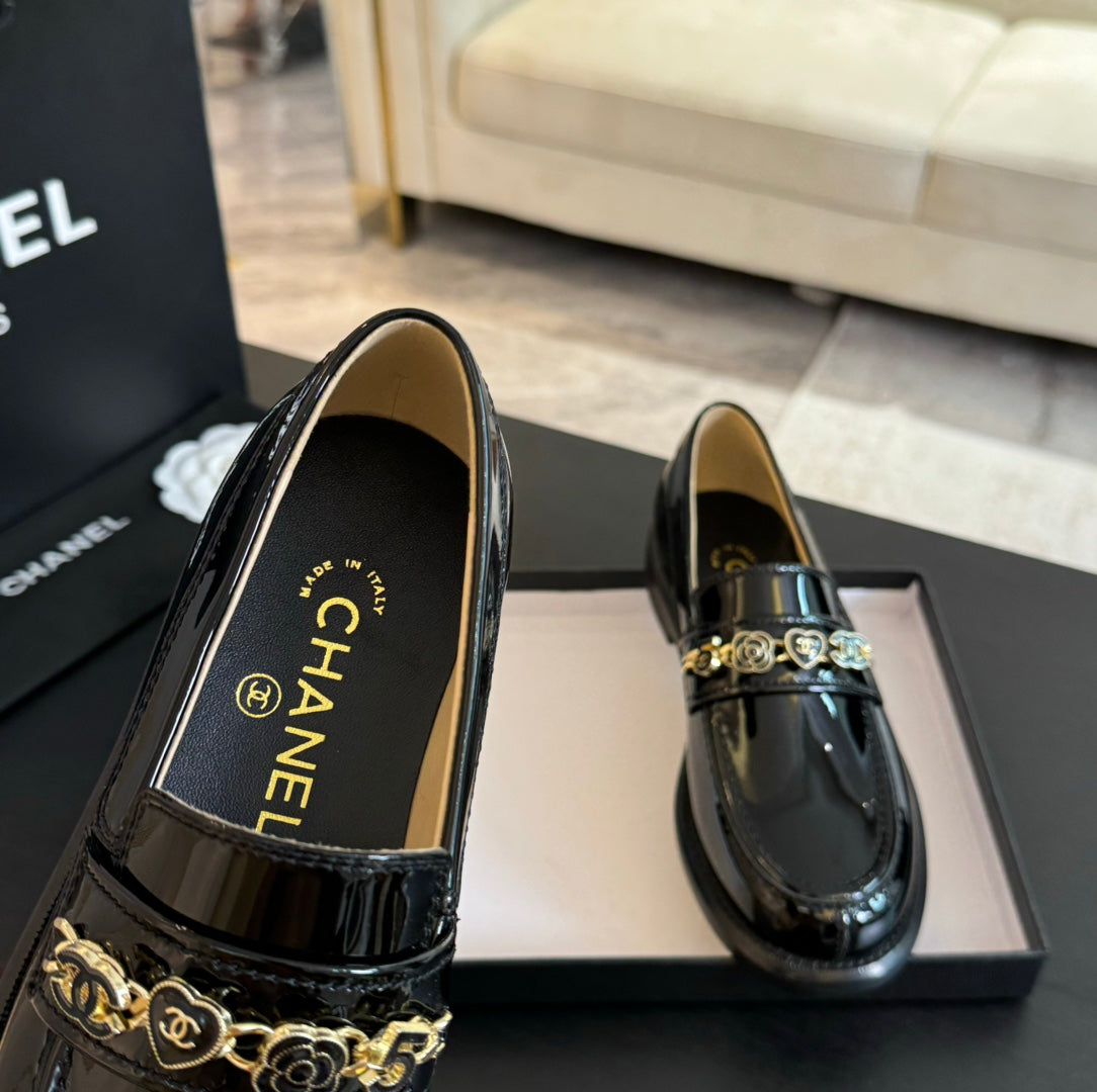 CHANEL 25C Loafer Glossy Black Leather 212970