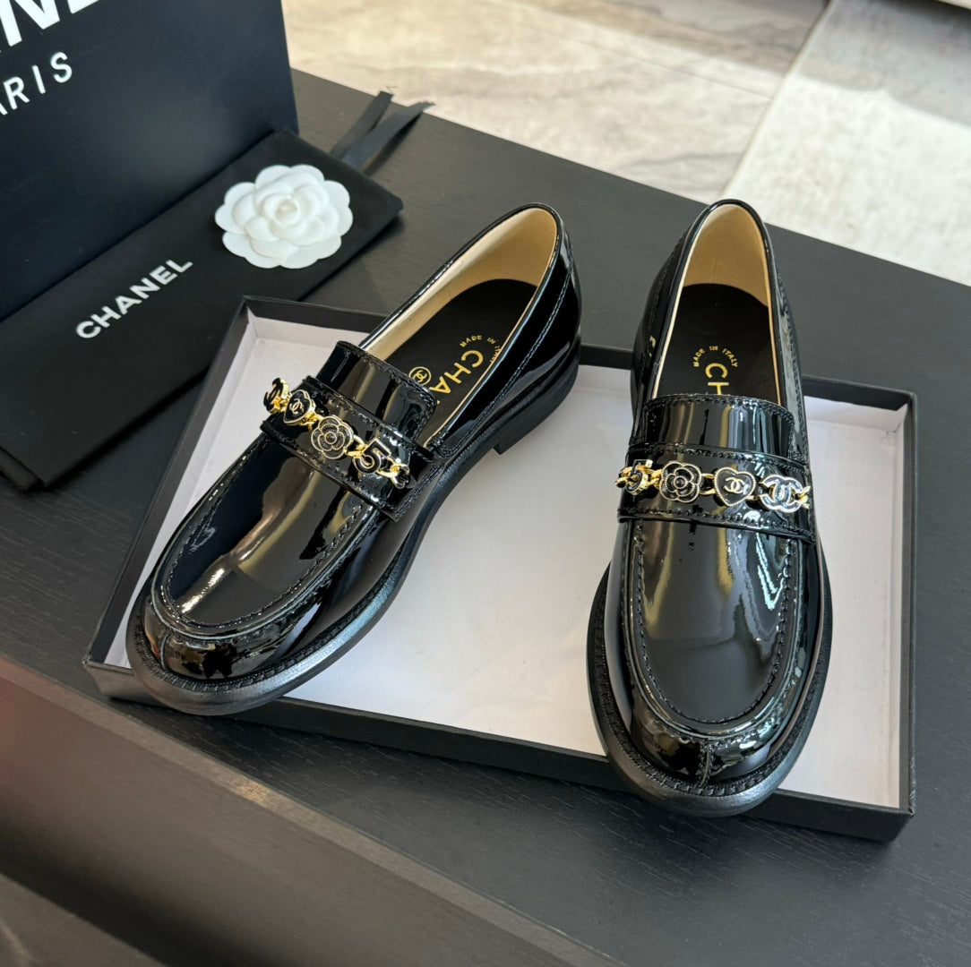 CHANEL 25C Loafer Glossy Black Leather 212970