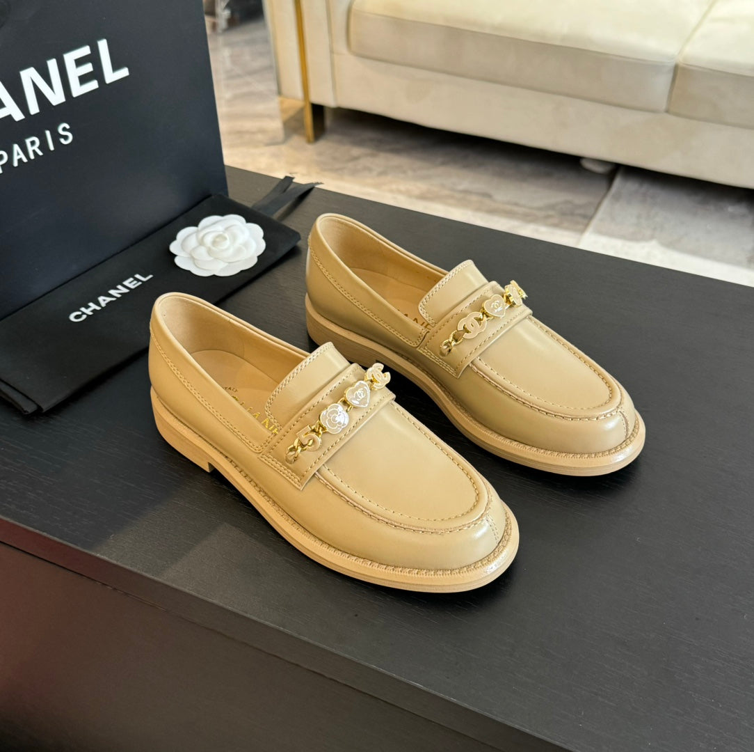 CHANEL 25C Loafer Cream Leather 212972