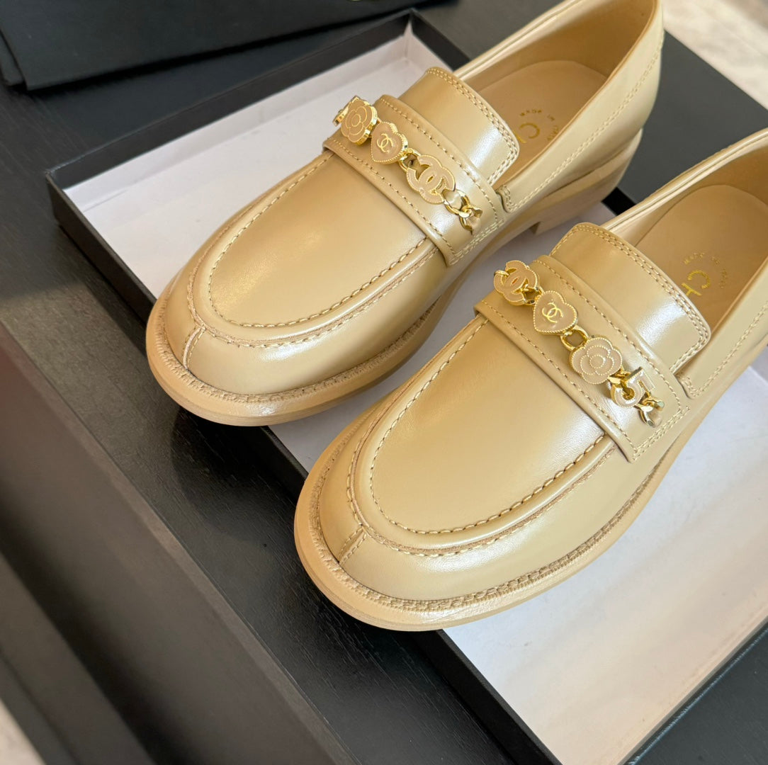CHANEL 25C Loafer Cream Leather 212972