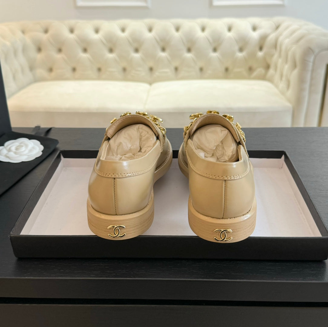 CHANEL 25C Loafer Cream Leather 212972