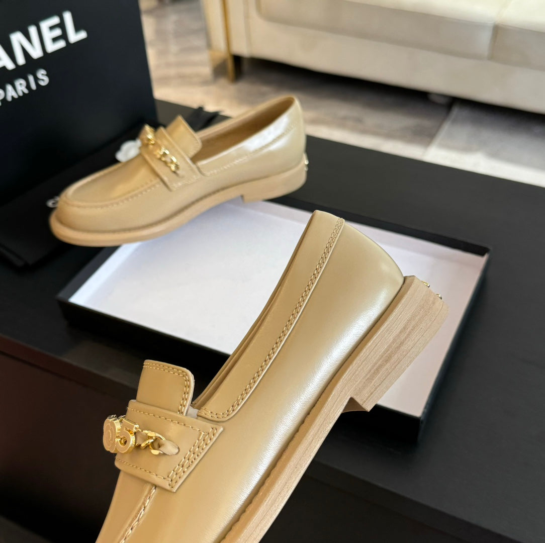 CHANEL 25C Loafer Cream Leather 212972
