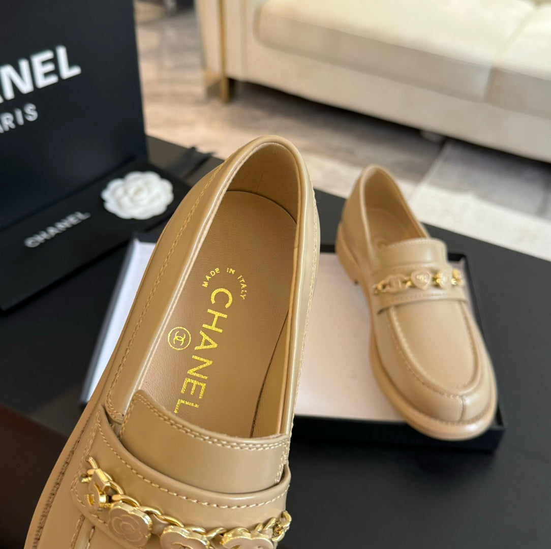 CHANEL 25C Loafer Cream Leather 212972