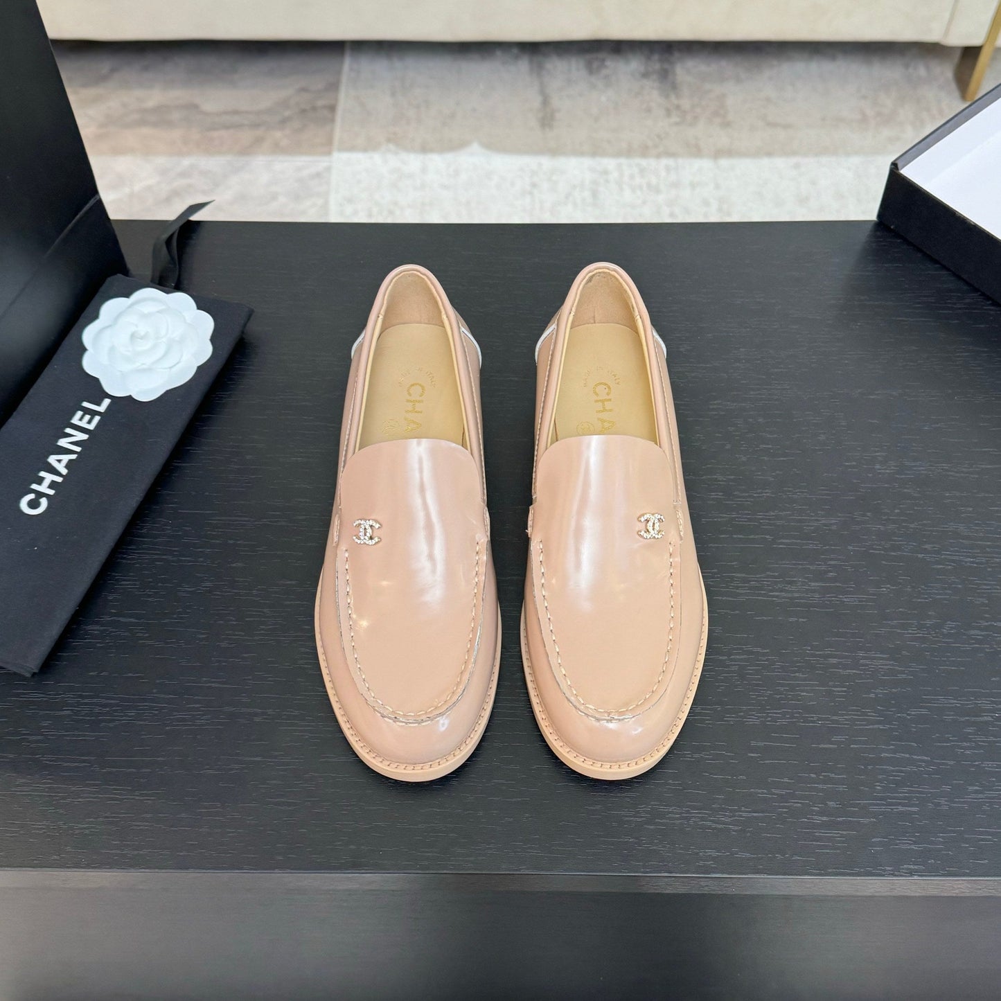 CHANEL 25C Moccasins Beige Patent Leather