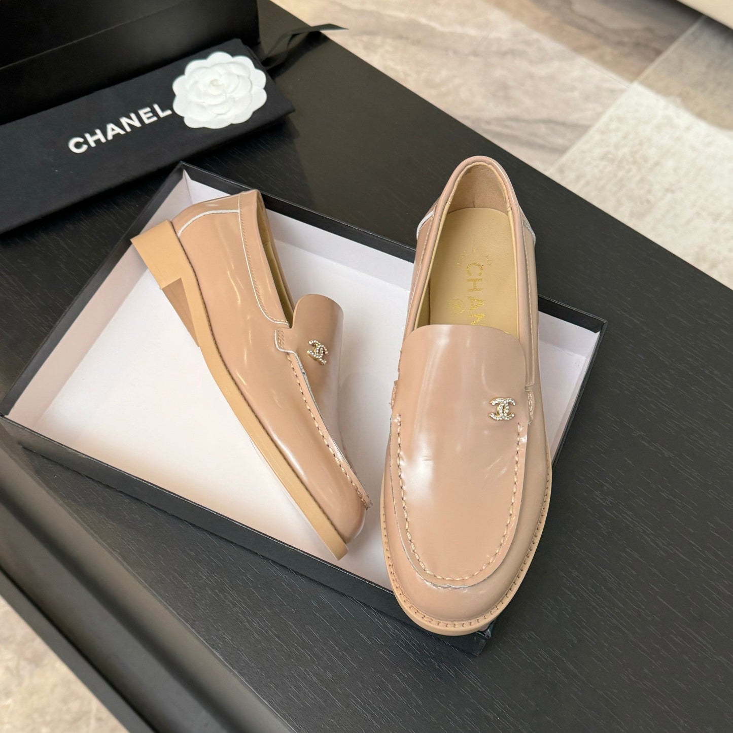 CHANEL 25C Moccasins Beige Patent Leather