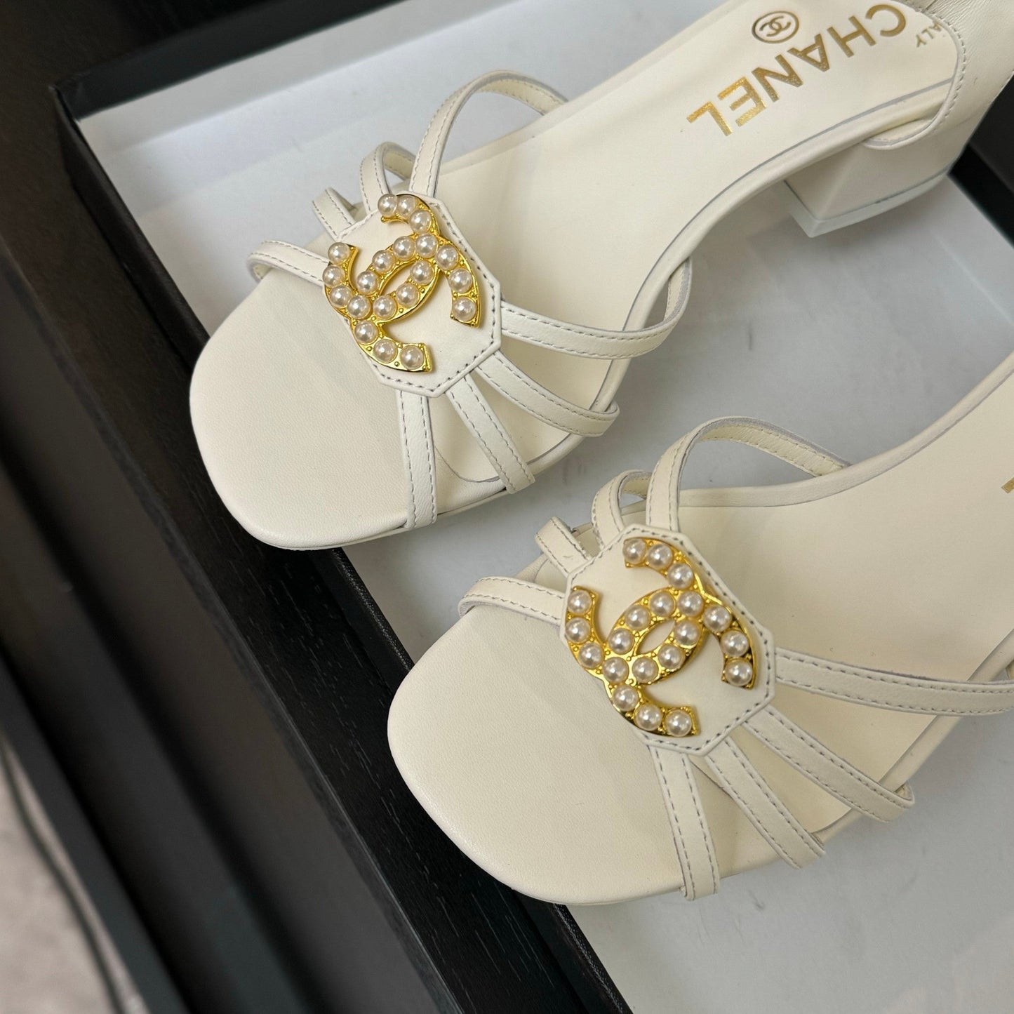 CHANEL 45mm Sandal White Sheepskin 212927