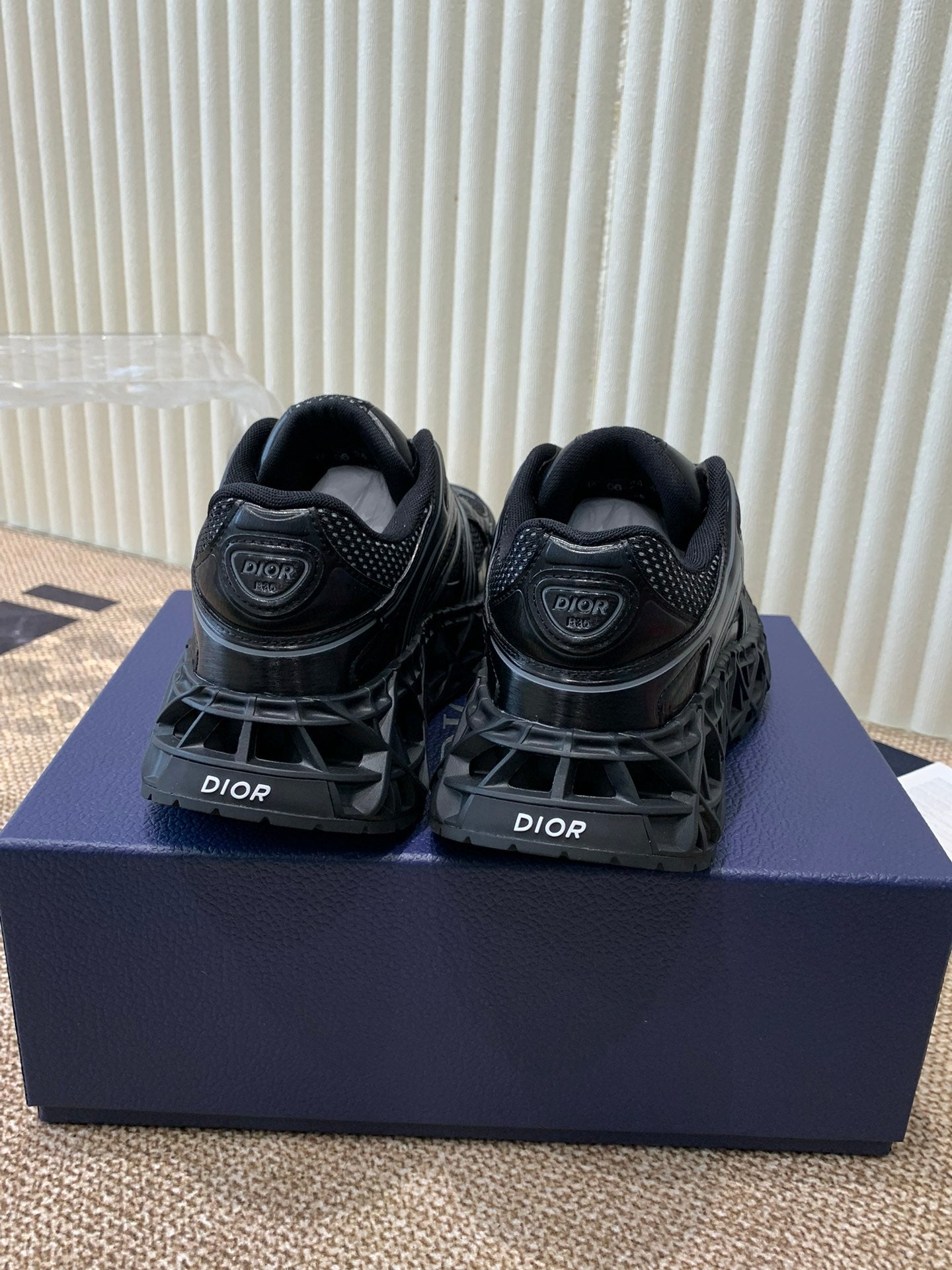 DIOR Sneaker B35 In Black Calfskin And Fabric 113123