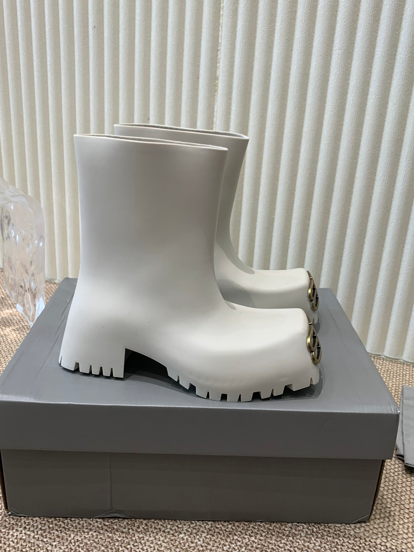 Balanciaga WHITE SCULPTED RUBBER BOOTS WITH GOLD MONOGRAM