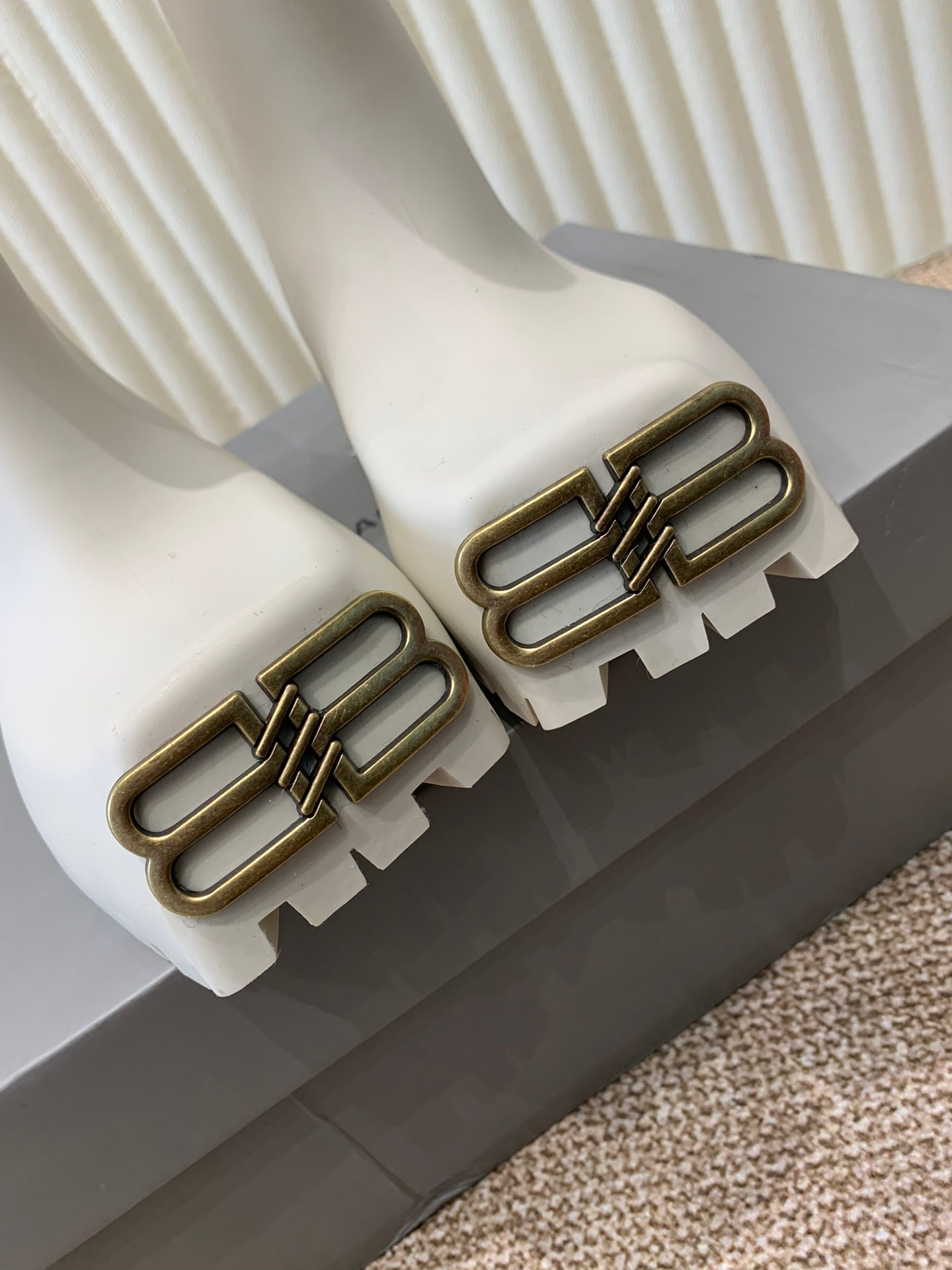 Balanciaga WHITE SCULPTED RUBBER BOOTS WITH GOLD MONOGRAM