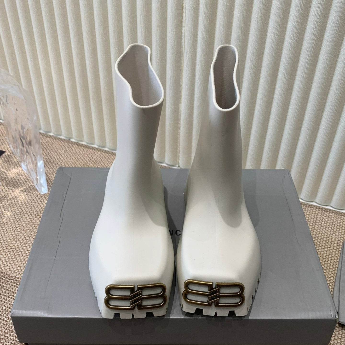 Balanciaga WHITE SCULPTED RUBBER BOOTS WITH GOLD MONOGRAM