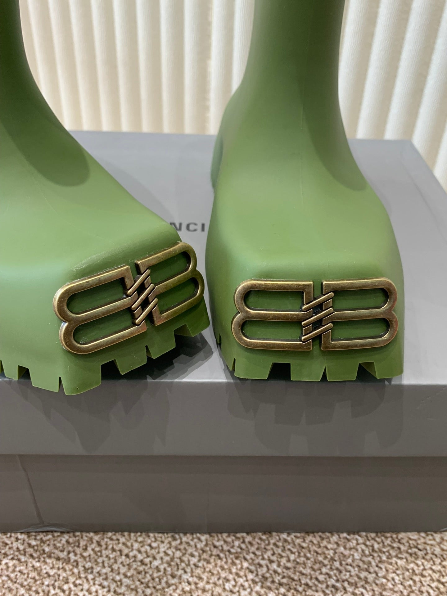Balanciaga GREEN SCULPTED RUBBER BOOTS WITH GOLD MONOGRAM