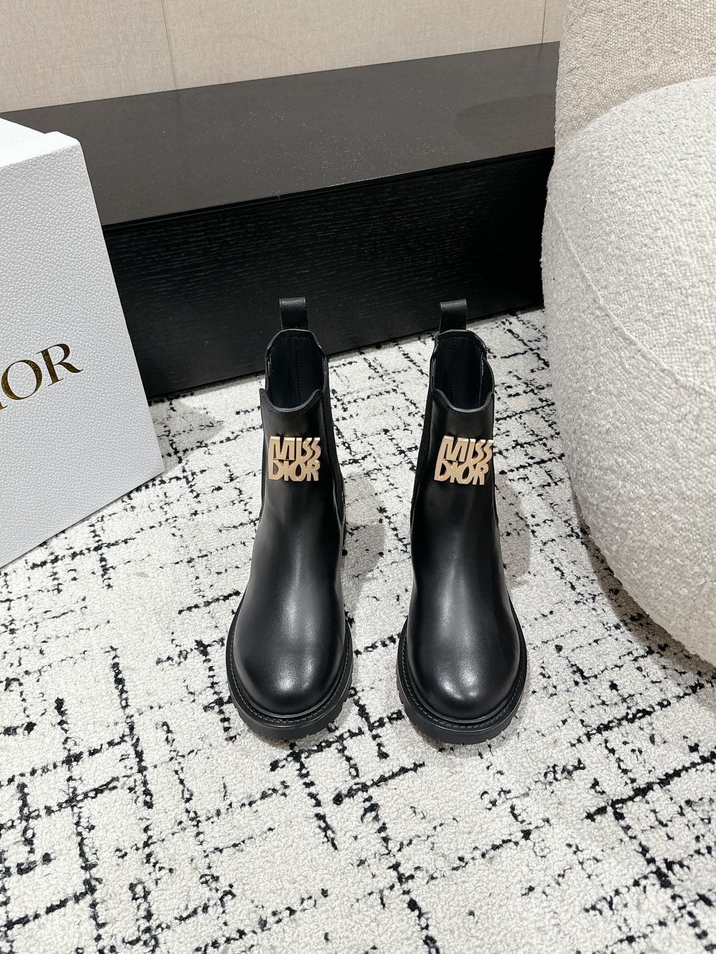 DIOR Miss DIOR Chelsea Boots In Black Calfskin 103729