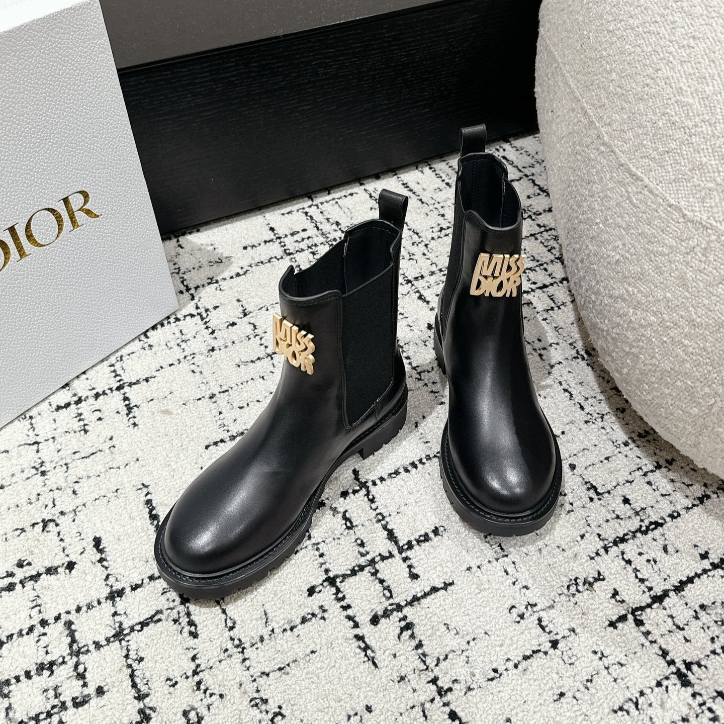 DIOR Miss DIOR Chelsea Boots In Black Calfskin 103729