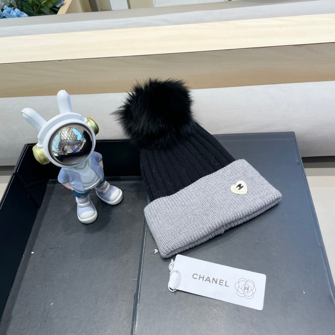 CHANEL BEANIE HAT IN BLACK MIX LIGHT GRAY WOOL 421050