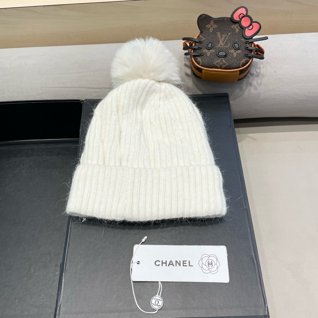 CHANEL BEANIE HAT IN WHITE WOOL 422176