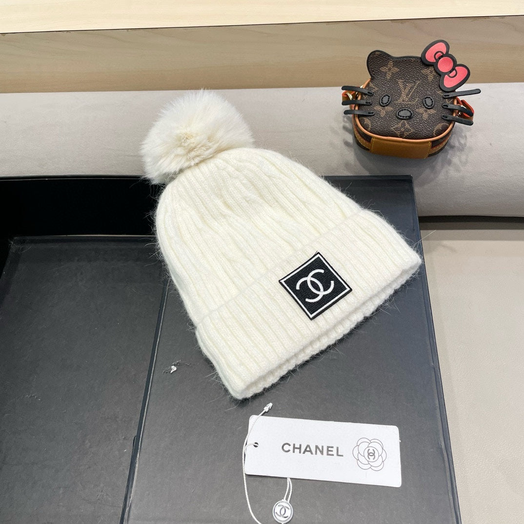 CHANEL BEANIE HAT IN WHITE WOOL 422176
