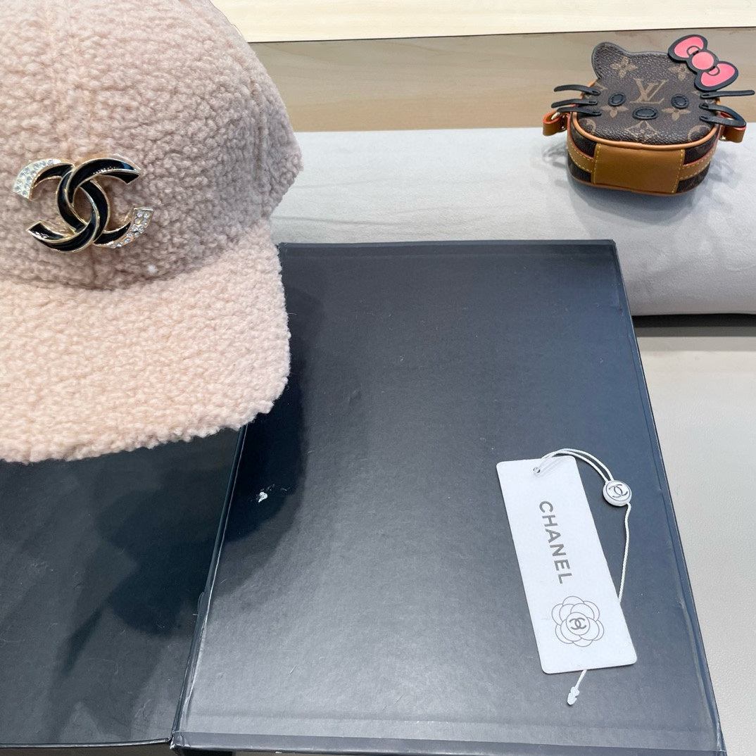 CHANEL BASEBALL HAT IN LIGHT PINK LAMB FUR 424252