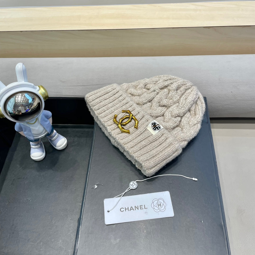 CHANEL BEANIE HAT IN CYSTER TAN WOOL 431706